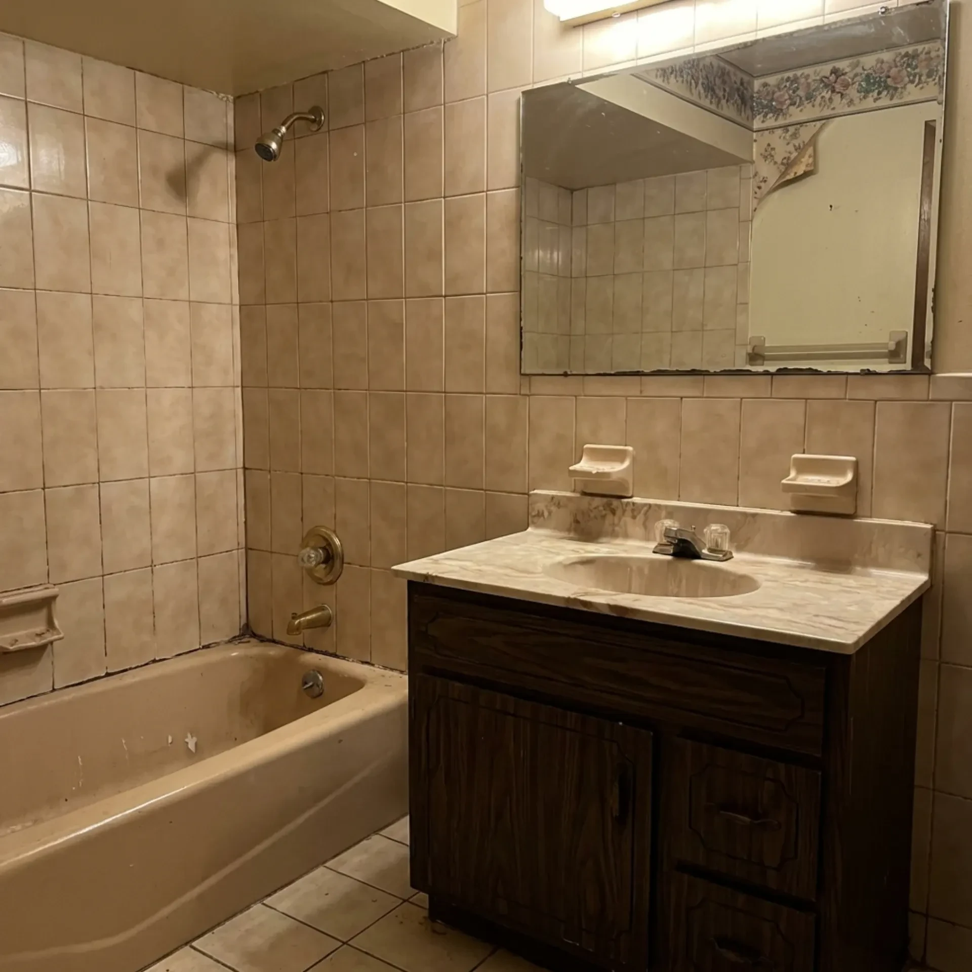 Outdated 1980s bathroom before renovation